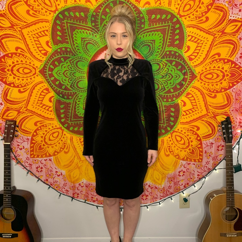 Vintage 1980’s black velvet dress - Picture 2 of 8